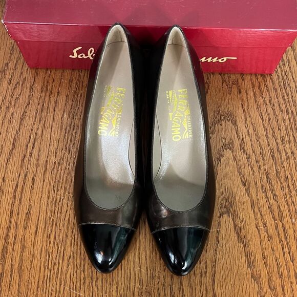 Salvatore Ferragamo 7.5 B 2-Tone Bronze & Black Patent Leather heels new - Picture 4 of 13